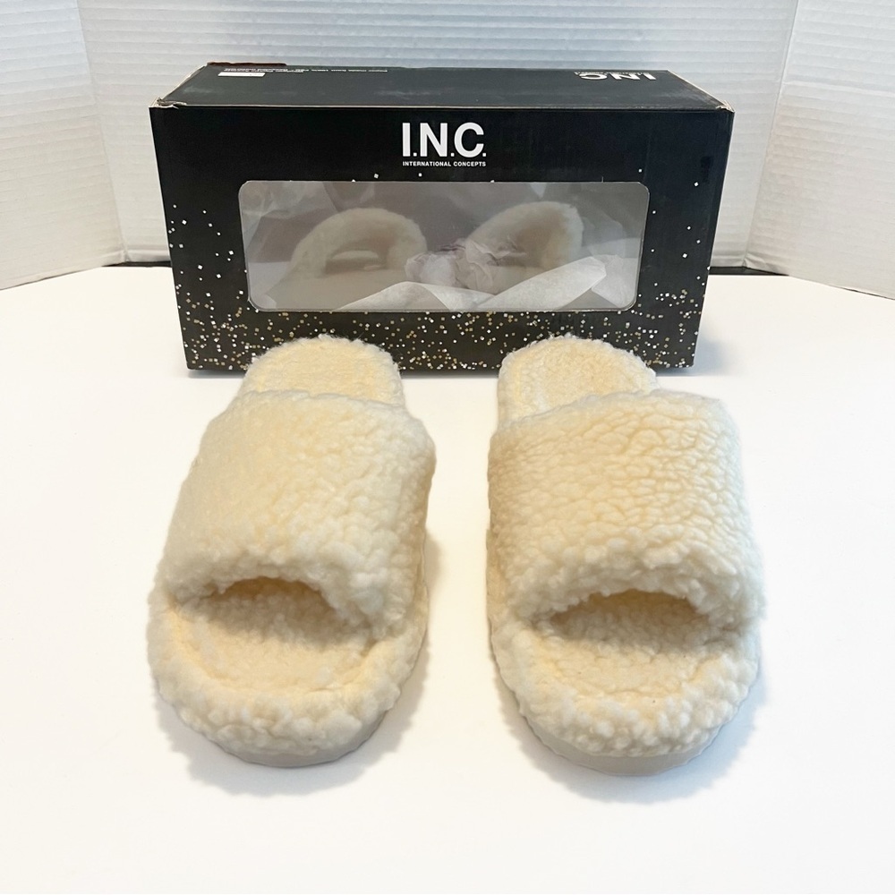 Sherling Ivory Slide open Toe Size 7 Slipper